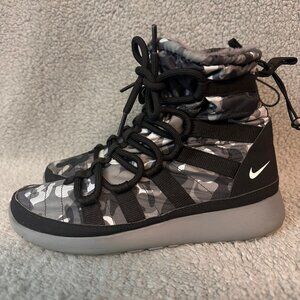 Nike Roshe Run Hi liberty Womens size 6.5 Black Camo Print Boots Shoes Mid‎ Top